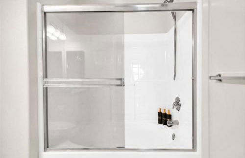 Lux Oasis in Woodland Hills - Foto 11