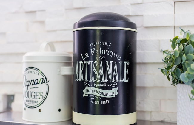 Beautiful Holiday Home With Swimming Pool - Photo 30