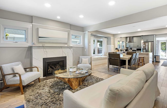 Luxe Backyard Oasis w/ Hot Tub Chic Design South Park Sanctuary - Foto 47