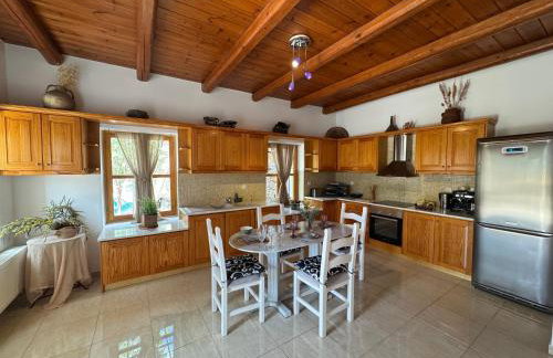 Stone Heaven Villa -Poolside BBQ & Fresh Herbs - Photo 14