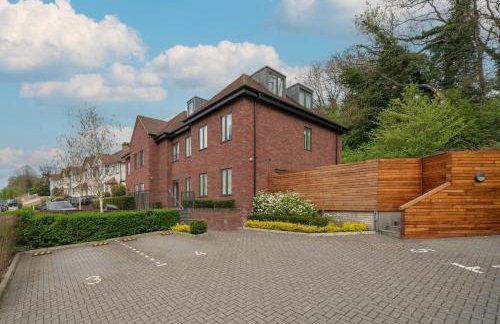 New! Modern Elegant 2-Bed Apartment, free parking - Photo 27