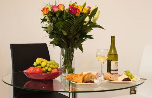 iSTAY APARTMENTS at VIZION - Fully Equipped Modern Serviced Apartments with Balconies, Superfast Broadband, Free Allocated Parking Space, 24h Security, Rooftop Gardens, Located in Central MK - Photo 64