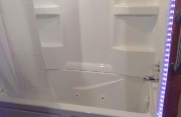 Cozy Cabin with Spa and Picnic Space in Marshall, Arkansas - Foto 13