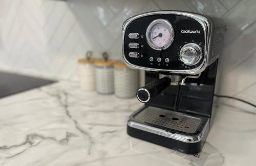 West Midlands-2 Double Bed Room Apartment - Photo 33