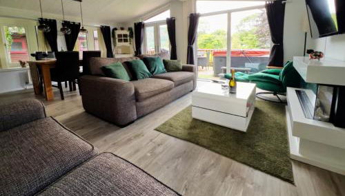 Lodge by the Lake - Lake District - Hot Tub - Foto 3