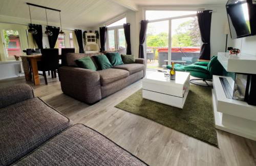 Lodge by the Lake - Lake District - Hot Tub - Foto 3