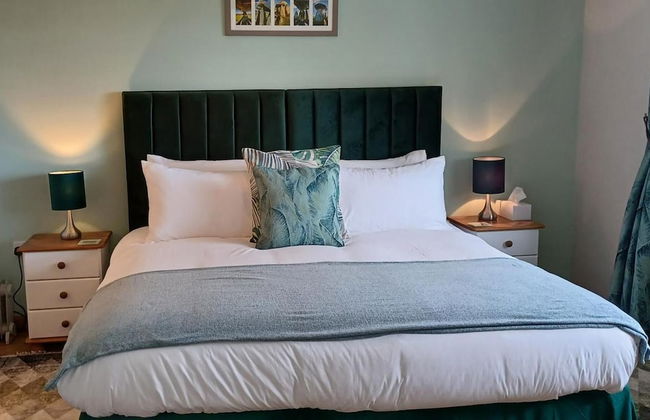 Relax With Amazing Views! 1-bed Studio in Tegryn - Foto 1