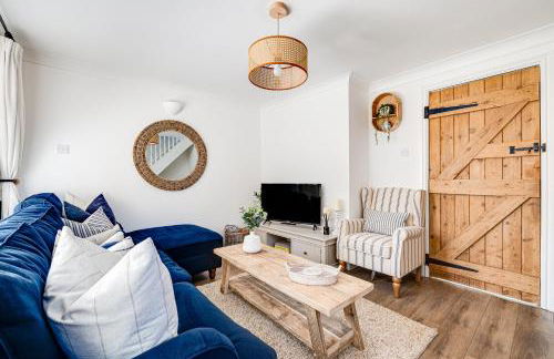 Hidden Gem Hideaway w/ Free Parking - Photo 2