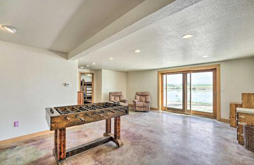 Lakefront Country Home with Waterslide and Trampoline! - Foto 16