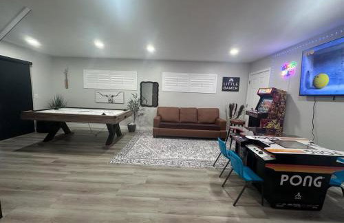 Half ACRE Lux Pool SPA with FIREPIT ARCADE Grill Sleeps 40 - Foto 28