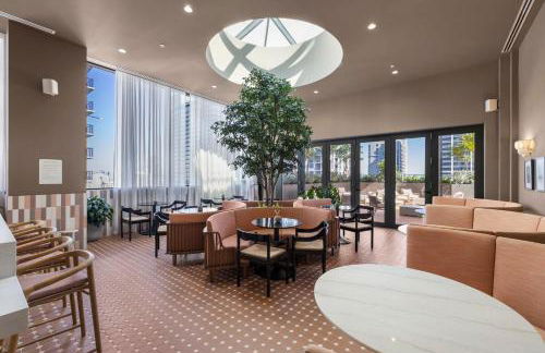 Modern Condo Steps from Bayside & Kaseya Center - Foto 28