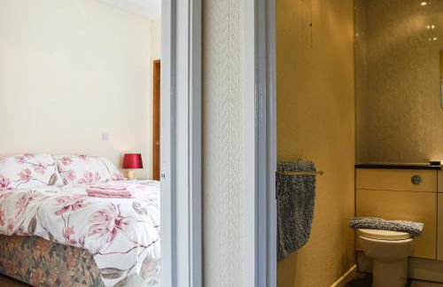 York Apartment - Photo 12