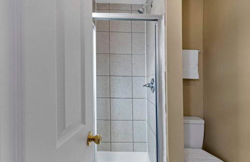 Your Central Columbus Retreat Awaits 5 BR 2 Bath - Foto 16