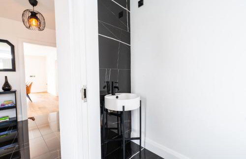 Escape Ordinary at Lily's Pad - Foto 64