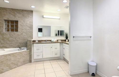 3BR Resort Condo near Disney - Resort Pool and Hot Tub - Foto 107