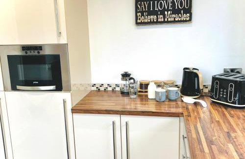 Lovely 4-bed home sleeps 8 Nr Bolton Stadium & M61 - Photo 44