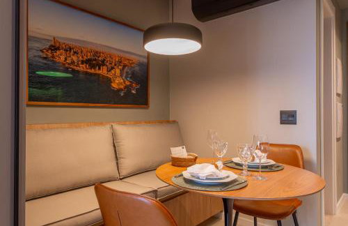 Studio Premium com Rooftop e Piscina com vista para a Baia de Todos os Santos, Portaria 24 Hr, Estacionamento, Wi-fi rápido 433Mpbs, Cozinha Compacta, Localização privilegiada, 1,5km da praia e próximo ao Farol da Barra - Foto 7