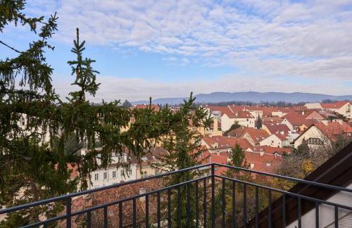 Uptown Palace Penthouse 2BR with Terrace by Irundo - Foto 3