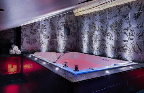 Suite Rouge baiser avec Jacuzzi privatif - LoveRoom Insolite - Foto 1