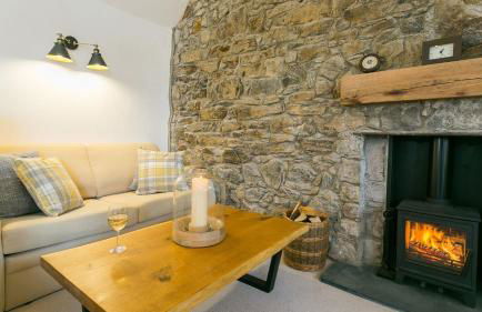 Custom Mews - Photo 16