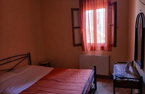 Avgonima Family's Rooms I - Photo 7