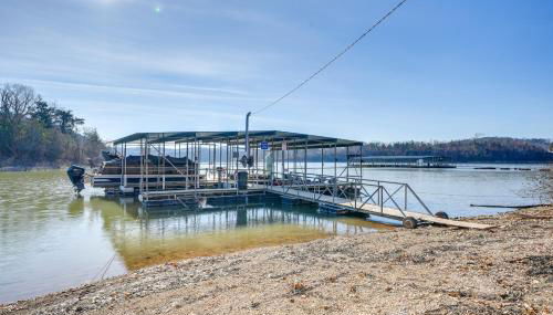 Cozy Table Rock Lake Boathouse with Pool Access - Foto 2