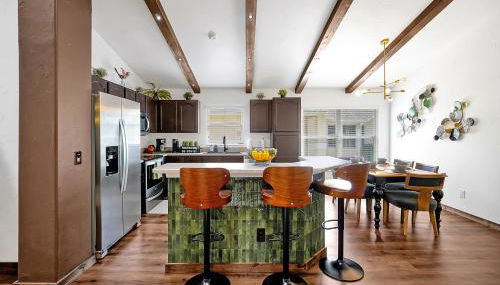 5BR Cottage w Pool & Hot Tub Near Disney - Foto 4