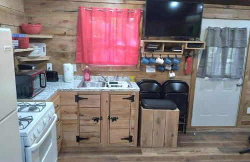 Cozy Cabin with Spa and Picnic Space in Marshall, Arkansas - Foto 7