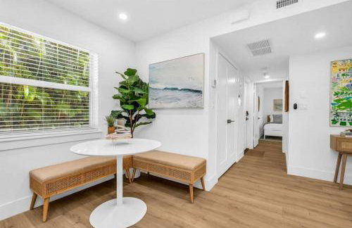 Lux Beachside 2nd Floor Condo 3 Steps to the Beach! - Foto 20