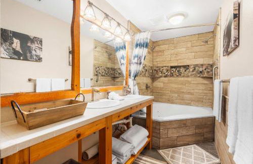 Cozy Timbers - Charming Condo for 6 with Resort-style Amenities - Foto 24