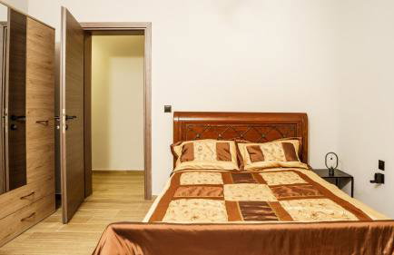 Four lakes luxury suites - Photo 12