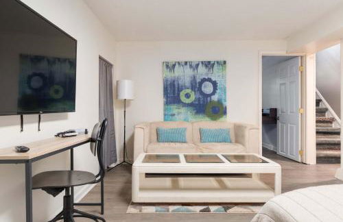 Enchanting 3BR Cottage Close to Downtown - Foto 18