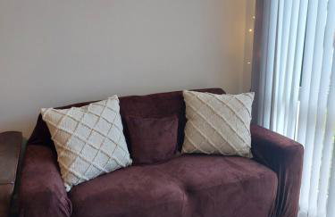 Beautiful 4-Bedroom House with Private Garden & Parking - Foto 27