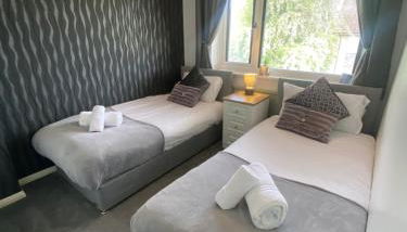 The Brook House - Spacious 3 Bed Home From Home in Burton - Foto 2, towels