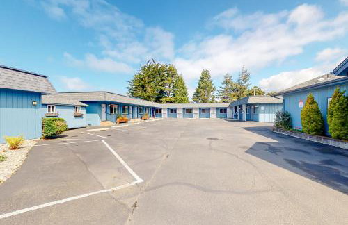 The Lamplighter Inn - Crab Shack and Whale Watching - Photo 14