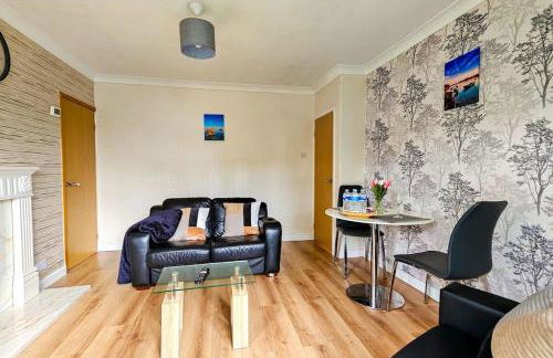 Cosy 2-bed apartment with free parking & ramp access - Foto 26