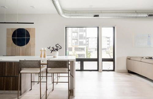 Contemporary Condo - Grill - Balcony - Tesoro - Foto 3