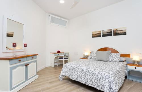 Apartamento Minimalista con Terraza, WiFi y a 1 Minuto de la Playa - ES-279-4 - Foto 10