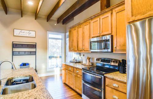 Paradise Point - 4BR Lakefront Haven Dock, Kayaks, & Cozy Firepit - Foto 25