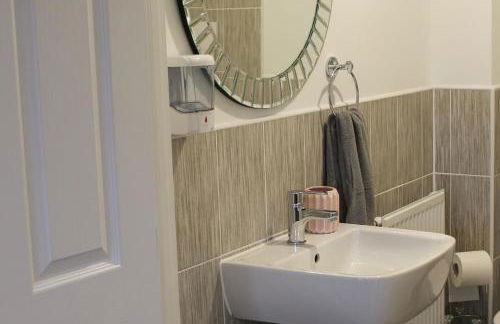 Penelope Maison - London in 50 Mins, Free Parking, 1 BDRM Home - Foto 11