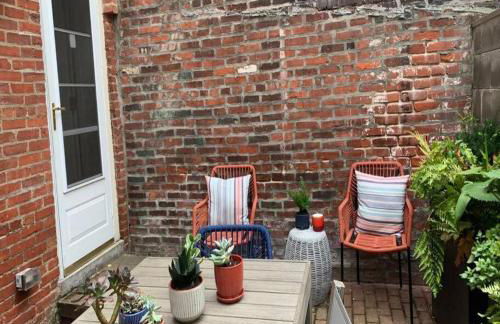 Bright & Modern Home with Patio - Foto 17