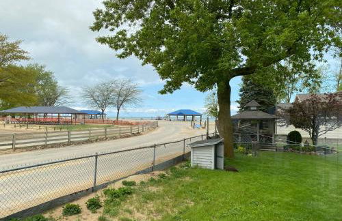 Caseville Splash and Sand Beach House - Photo 5