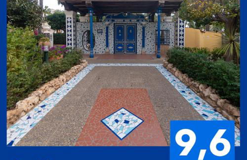 Comfortable Spacious Family House, Large Terrace and Garden, Beach and Bars - Photo 1