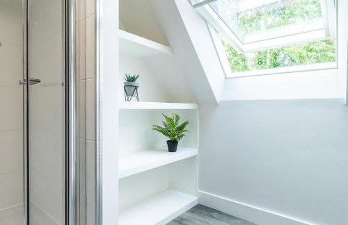 Beautiful new apartment with sheltered parking - Photo 13