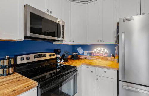 Fun & Funky Asheville Home with Pool Table, Darts - Foto 15