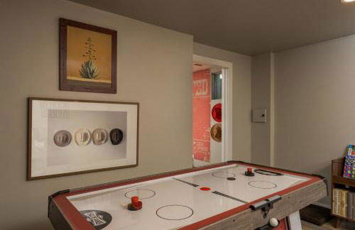 NEW Modern, Luxury Home with Hot Tub, Gym, Sauna, and 12 Minutes to Denver - Foto 40