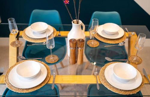 Perfect Getaway 3 Bedroom Home with Fast WiFi & Parking - Photo 9