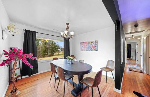 Comfort, Fun, & Charming - 5BR Oasis with Pool - Foto 29