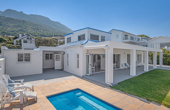 Unwind in Coastal Charm at Villa Santorini - Photo 1