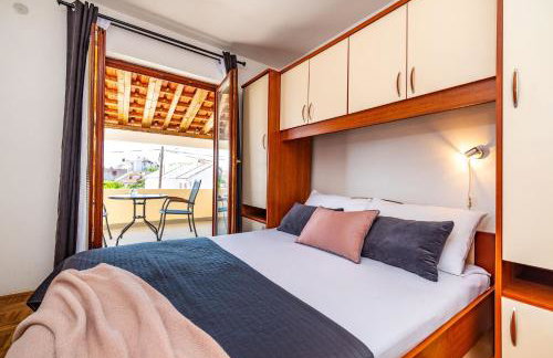 Merita Apartments with Pool - Photo 30